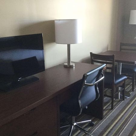 Hotel Super 8 By Wyndham Hardisty Esterno foto