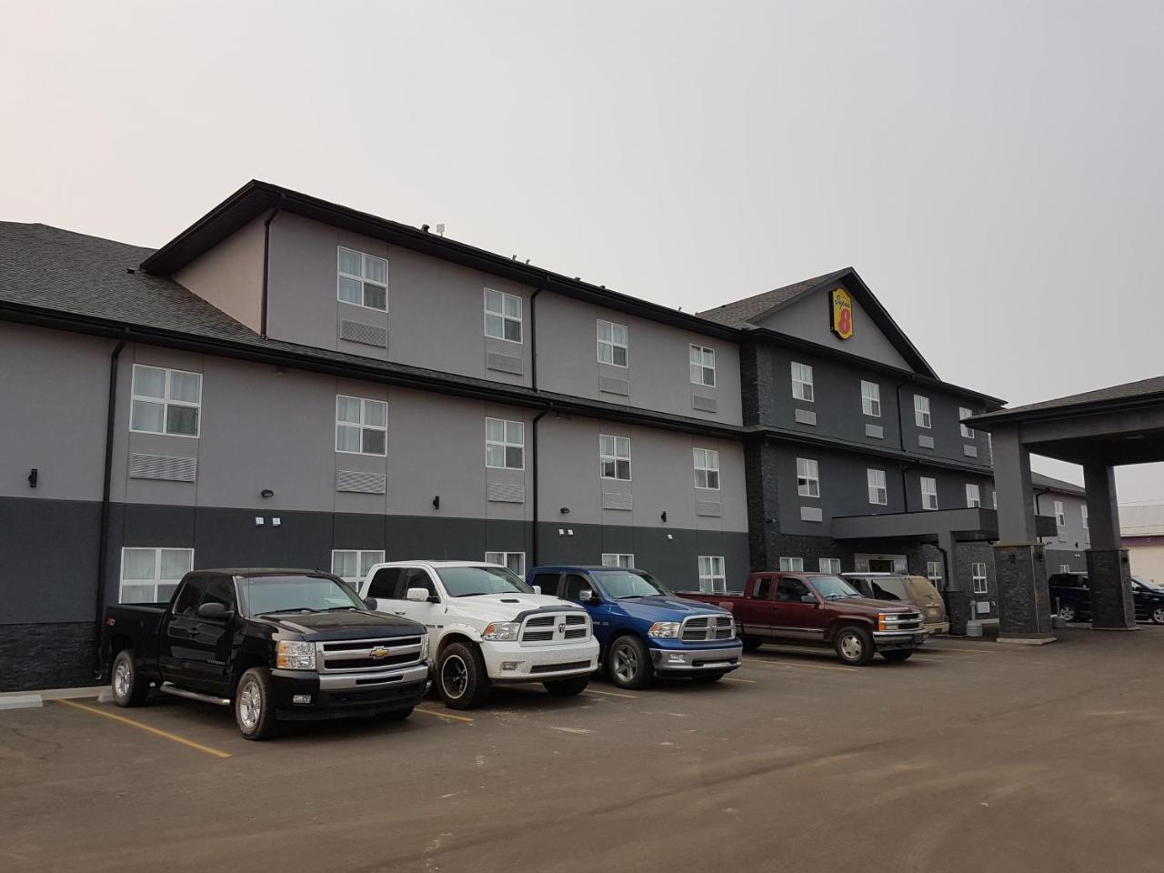 Hotel Super 8 By Wyndham Hardisty Esterno foto