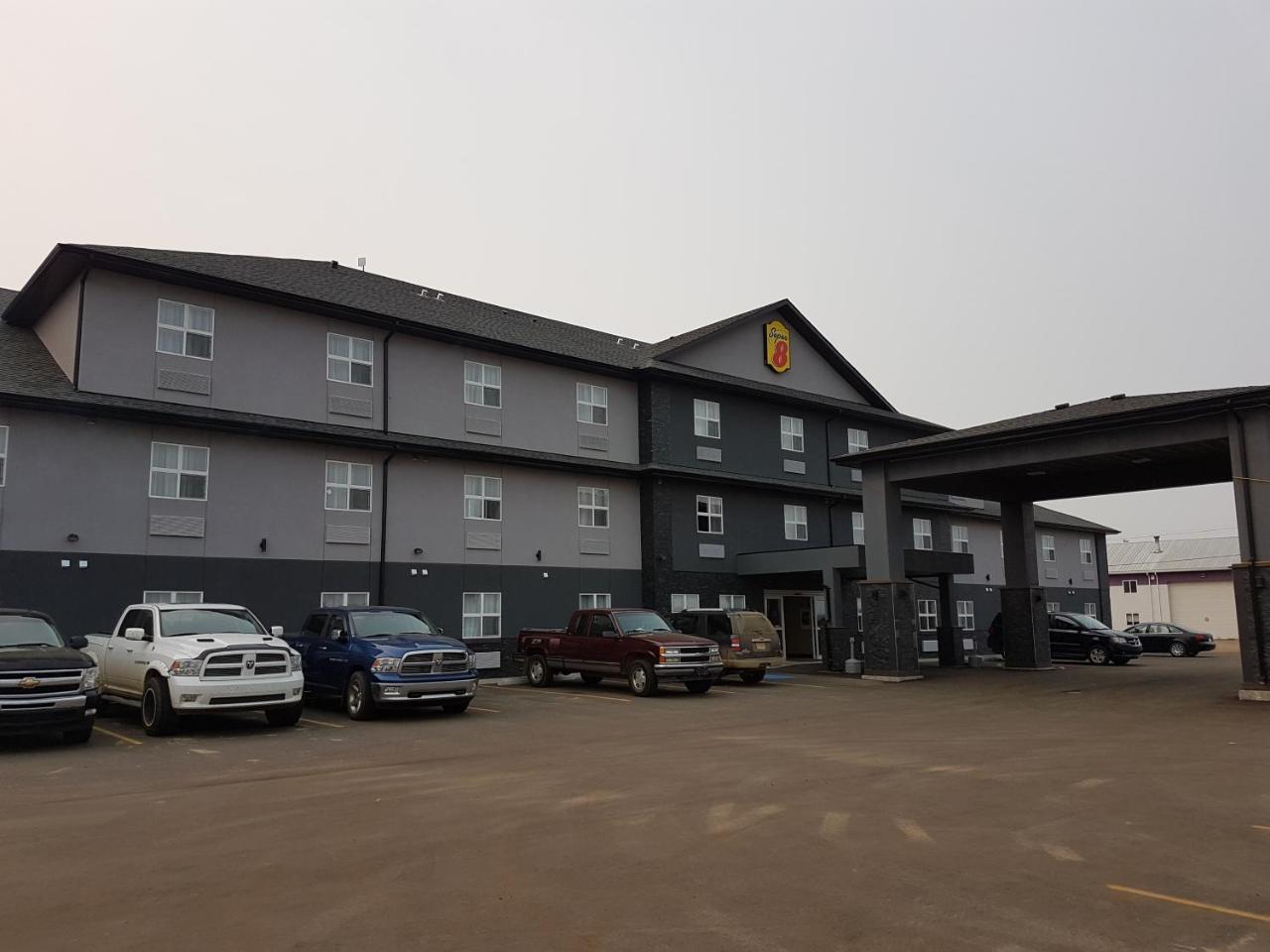 Hotel Super 8 By Wyndham Hardisty Esterno foto