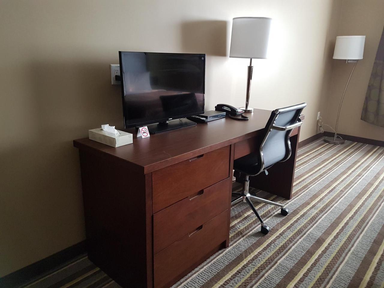 Hotel Super 8 By Wyndham Hardisty Esterno foto